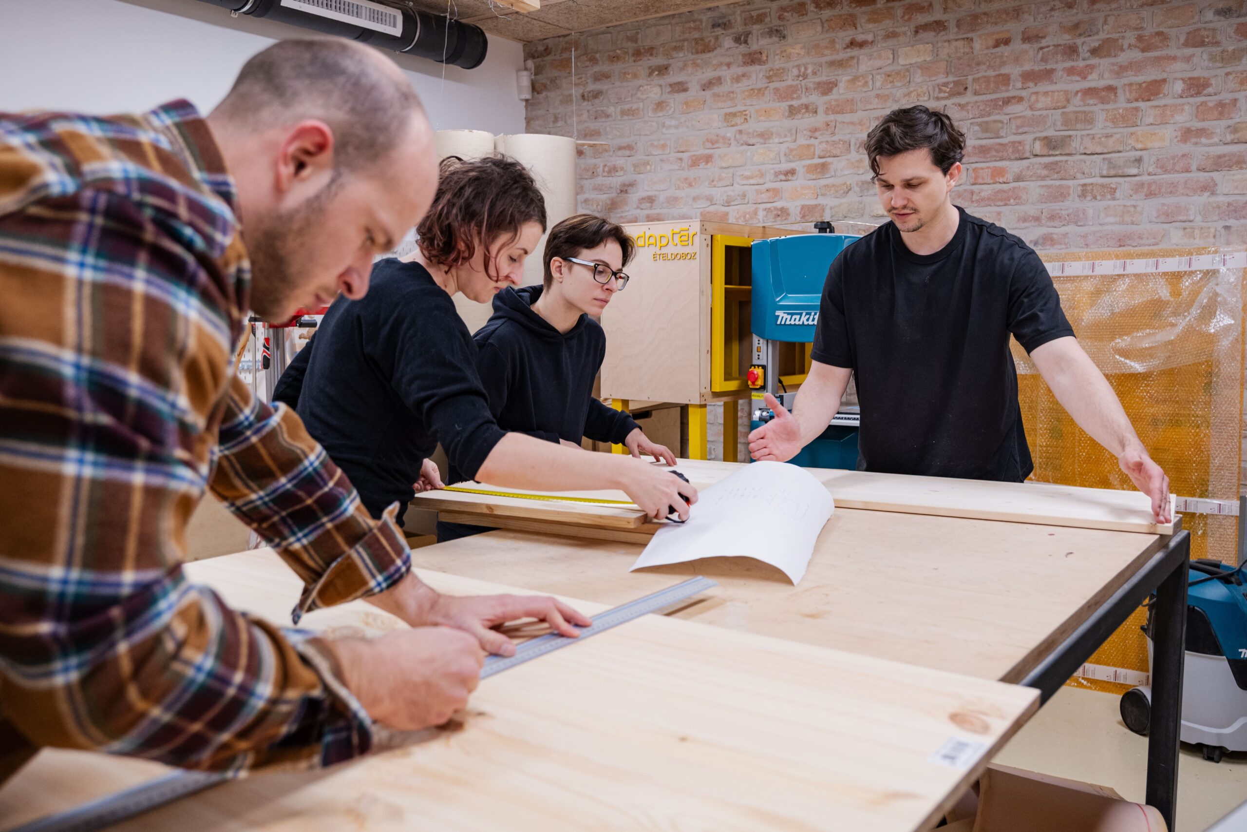 20251110_adapter_muhely_kiskonyha-5 (3)-min