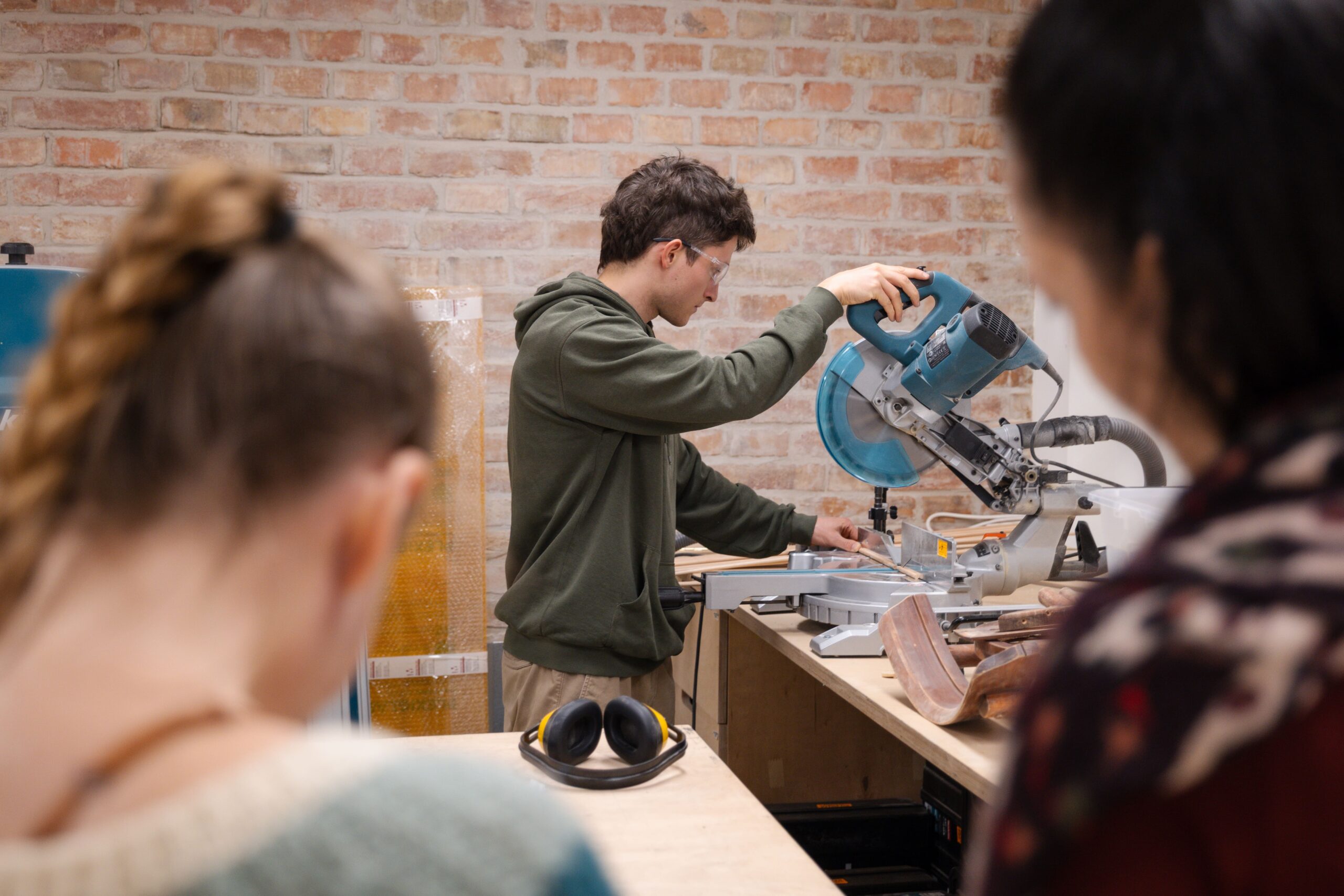 20251117_adapter_fejleszto_faragas44-min