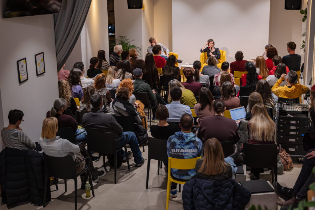 20251125_adapter_valosagaink_-15 (1)